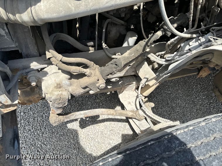 image for item DX0645 1994 Ford F700 winch truck