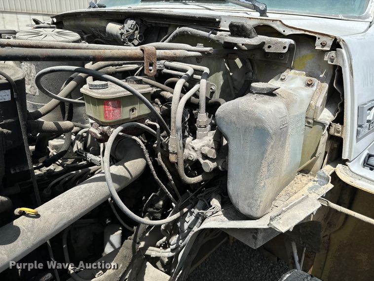 image for item DX0645 1994 Ford F700 winch truck