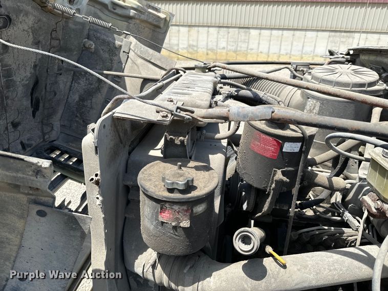 image for item DX0645 1994 Ford F700 winch truck