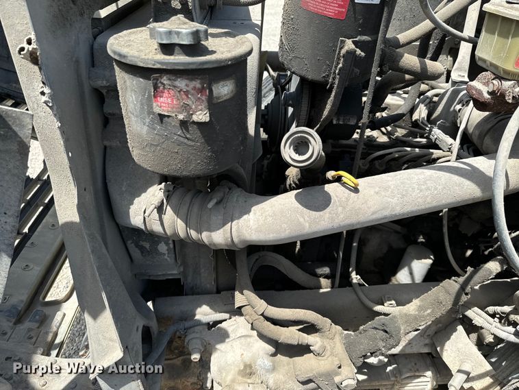 image for item DX0645 1994 Ford F700 winch truck