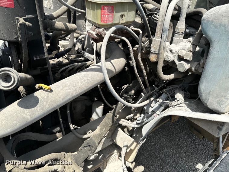 image for item DX0645 1994 Ford F700 winch truck