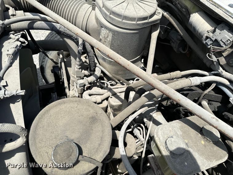 image for item DX0645 1994 Ford F700 winch truck