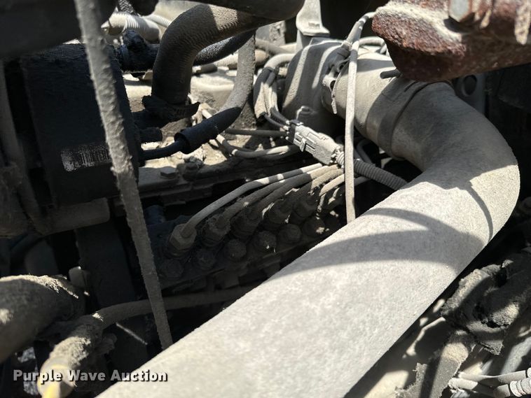 image for item DX0645 1994 Ford F700 winch truck