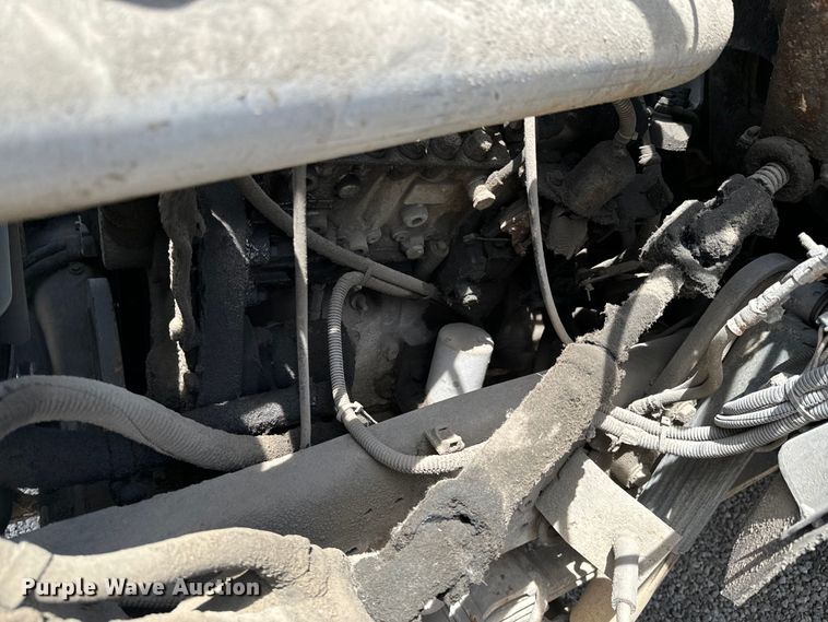 image for item DX0645 1994 Ford F700 winch truck