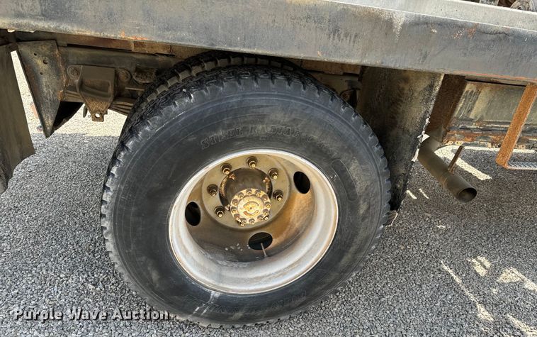 image for item DX0645 1994 Ford F700 winch truck