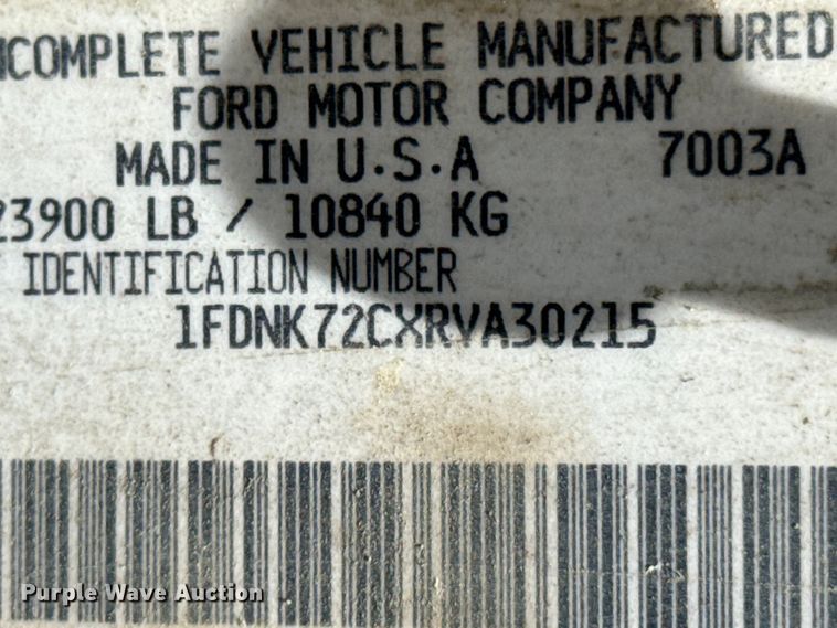 image for item DX0645 1994 Ford F700 winch truck