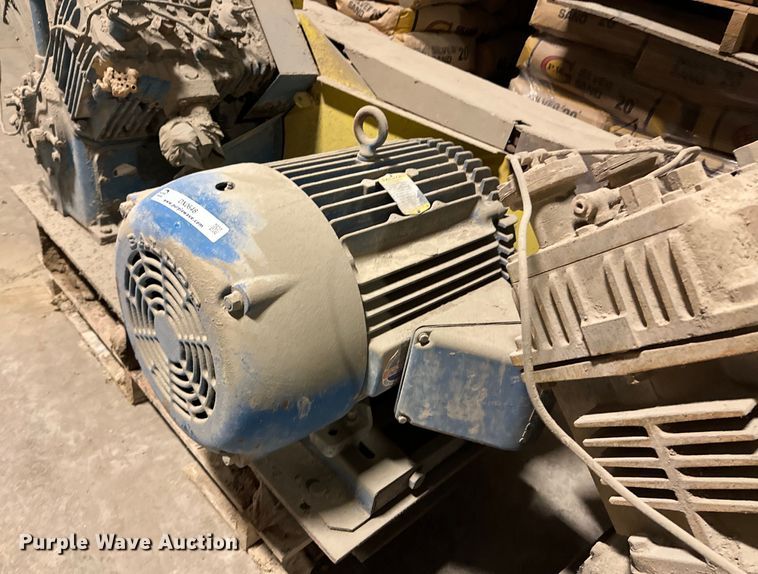 image for item DX0648 (2) air compressors