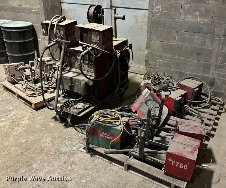 image for item DX0649 Lincoln Electric IdealArc DC-400 welder