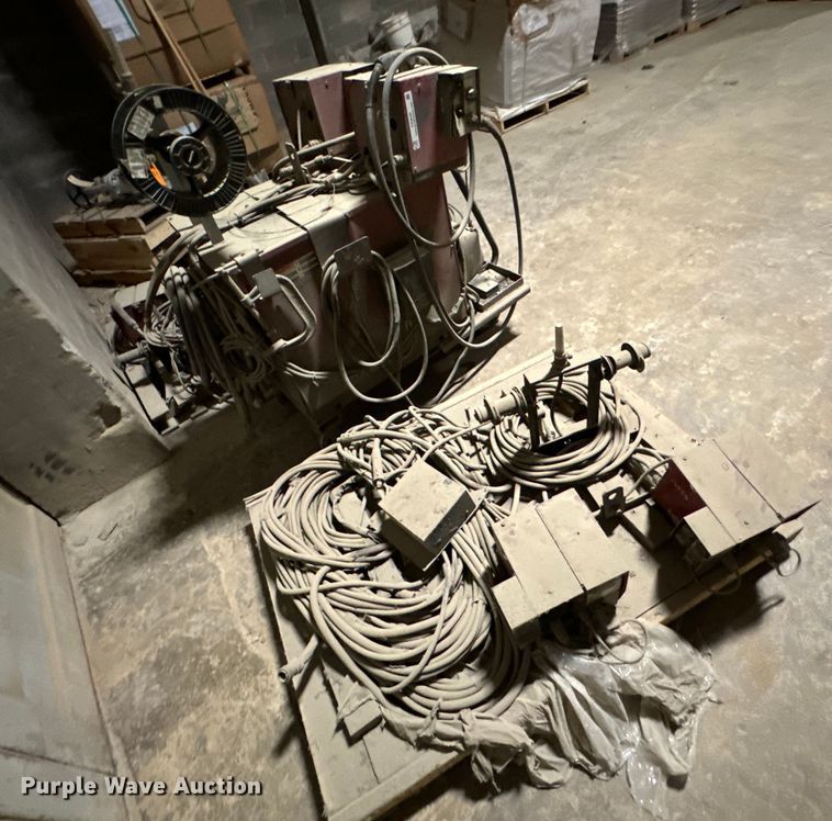 image for item DX0649 Lincoln Electric IdealArc DC-400 welder