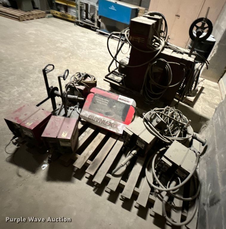 image for item DX0649 Lincoln Electric IdealArc DC-400 welder