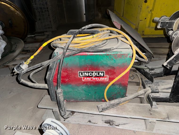 image for item DX0649 Lincoln Electric IdealArc DC-400 welder