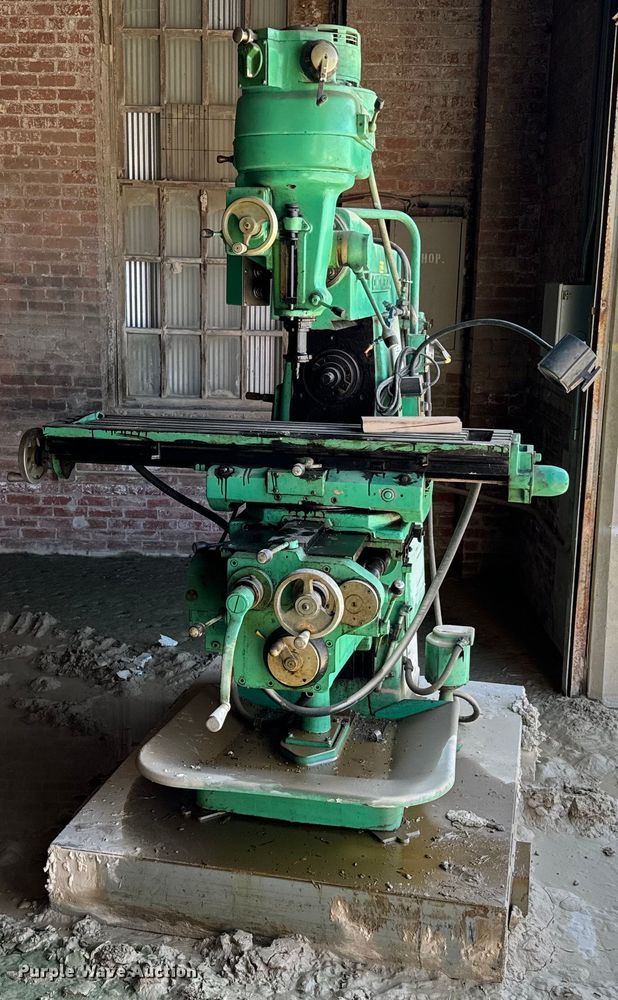 image for item DX0651 Cintiversal vertical milling machine