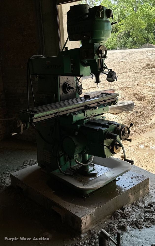 image for item DX0651 Cintiversal vertical milling machine