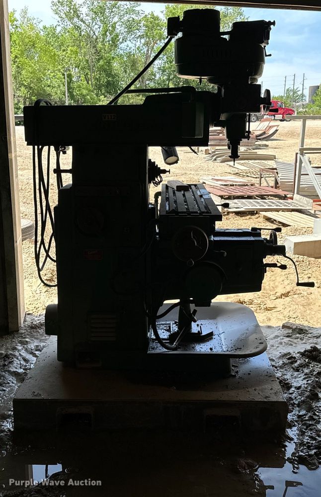 image for item DX0651 Cintiversal vertical milling machine