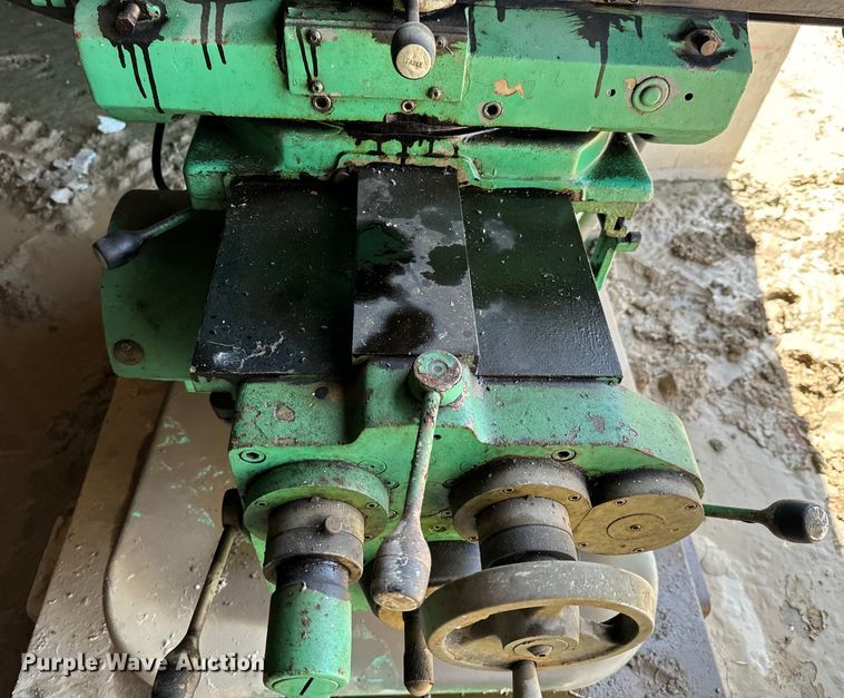 image for item DX0651 Cintiversal vertical milling machine