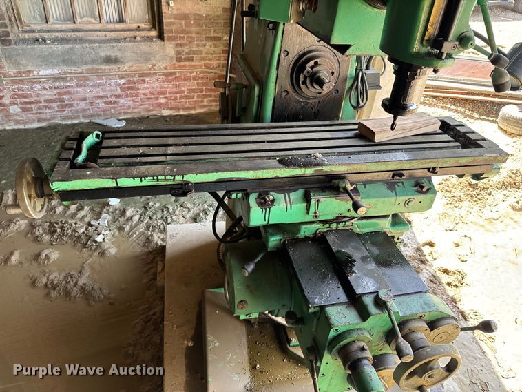 image for item DX0651 Cintiversal vertical milling machine