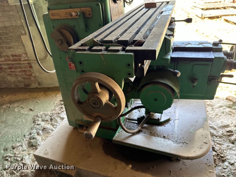 image for item DX0651 Cintiversal vertical milling machine