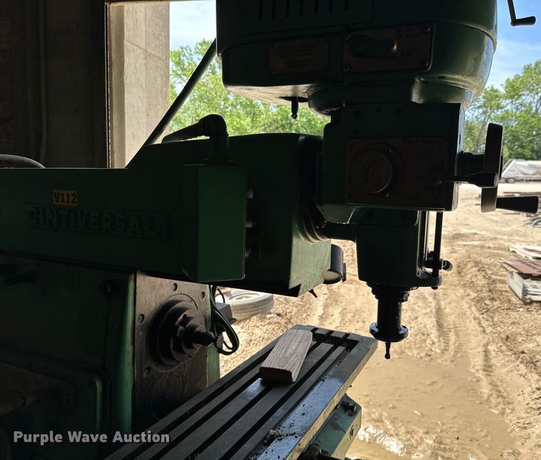 image for item DX0651 Cintiversal vertical milling machine