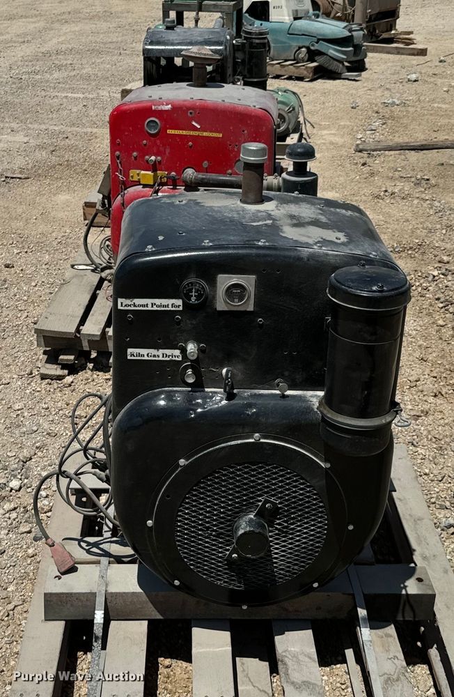 image for item DX0654 (3) Wisconsin engines