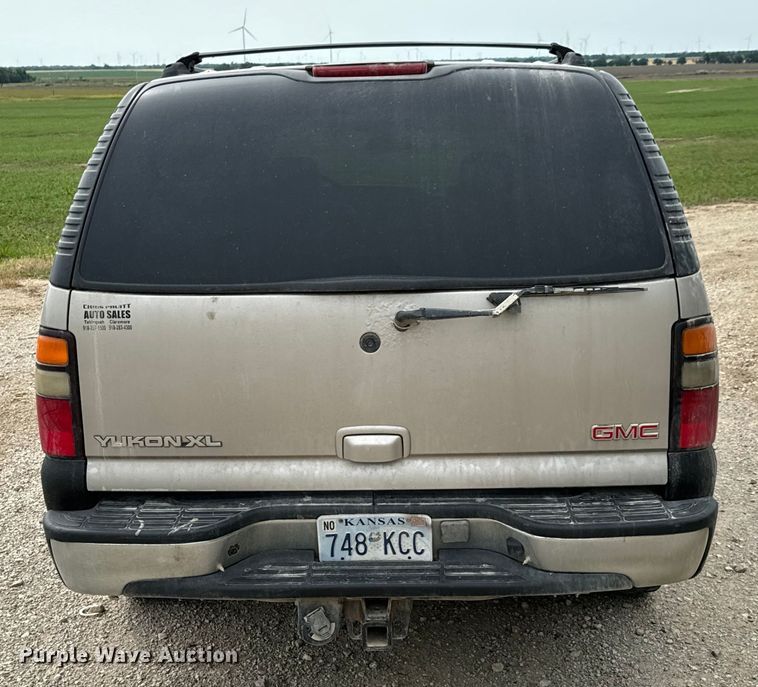 image for item DX0664 2004 GMC Yukon XL SUV