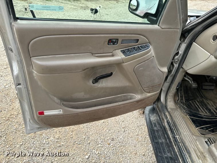 image for item DX0664 2004 GMC Yukon XL SUV