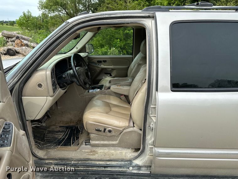 image for item DX0664 2004 GMC Yukon XL SUV