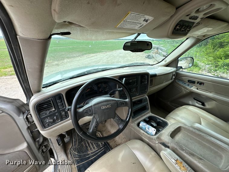 image for item DX0664 2004 GMC Yukon XL SUV