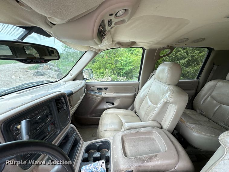 image for item DX0664 2004 GMC Yukon XL SUV