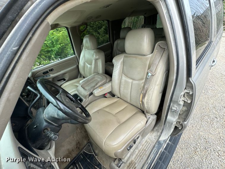 image for item DX0664 2004 GMC Yukon XL SUV