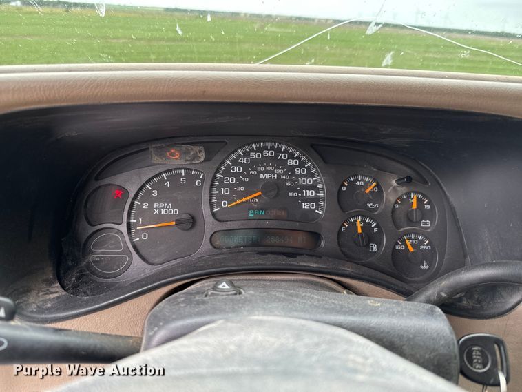 image for item DX0664 2004 GMC Yukon XL SUV