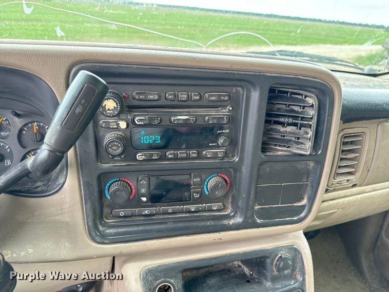 image for item DX0664 2004 GMC Yukon XL SUV