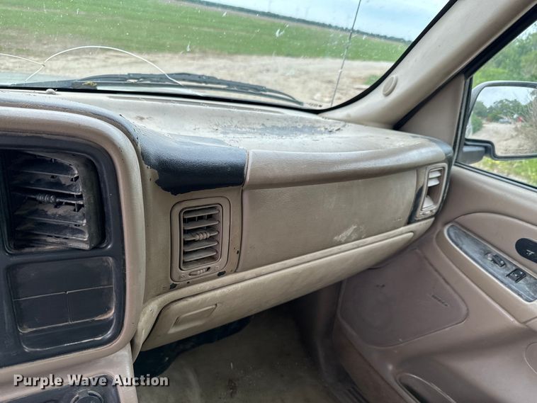 image for item DX0664 2004 GMC Yukon XL SUV