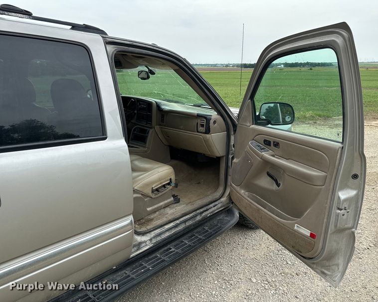 image for item DX0664 2004 GMC Yukon XL SUV