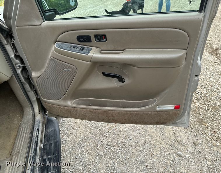 image for item DX0664 2004 GMC Yukon XL SUV