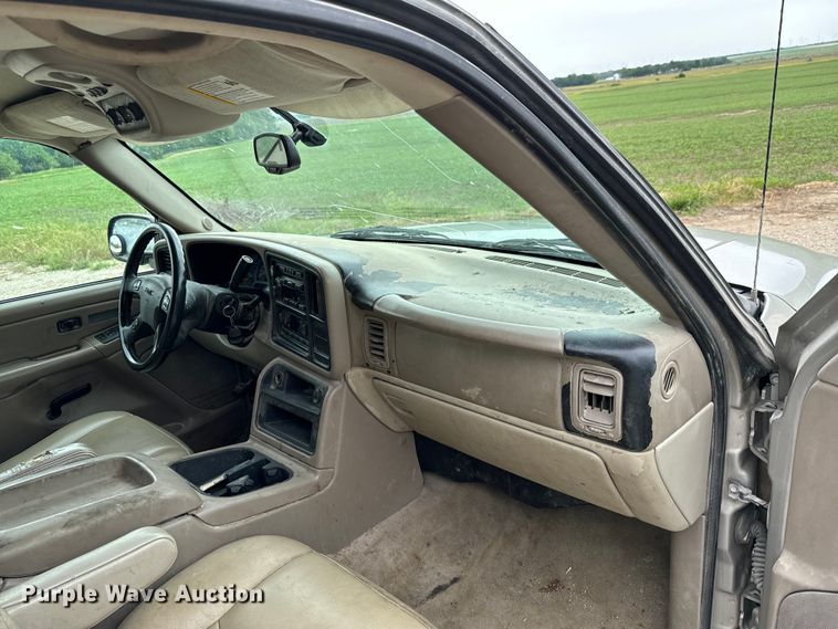 image for item DX0664 2004 GMC Yukon XL SUV