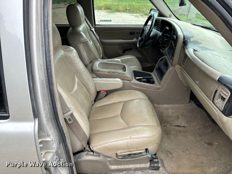 image for item DX0664 2004 GMC Yukon XL SUV