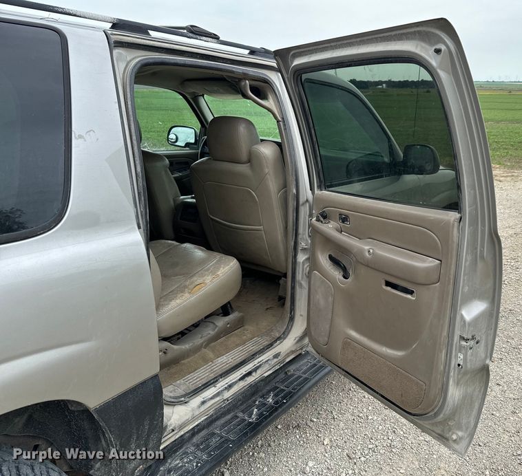 image for item DX0664 2004 GMC Yukon XL SUV