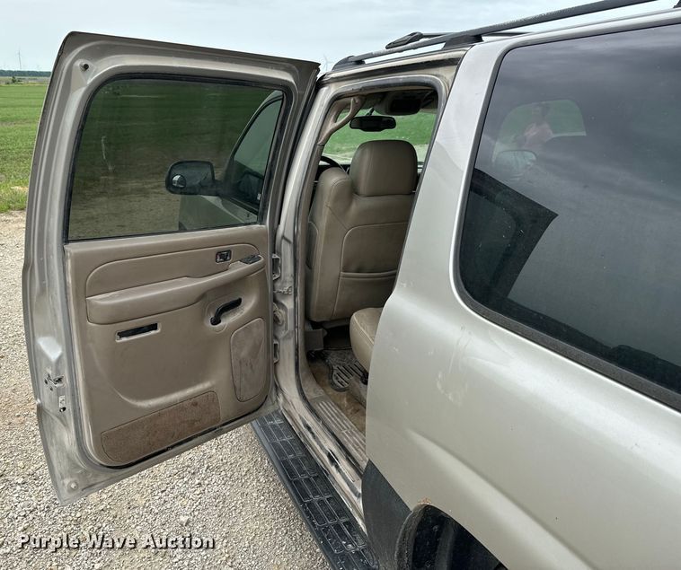 image for item DX0664 2004 GMC Yukon XL SUV