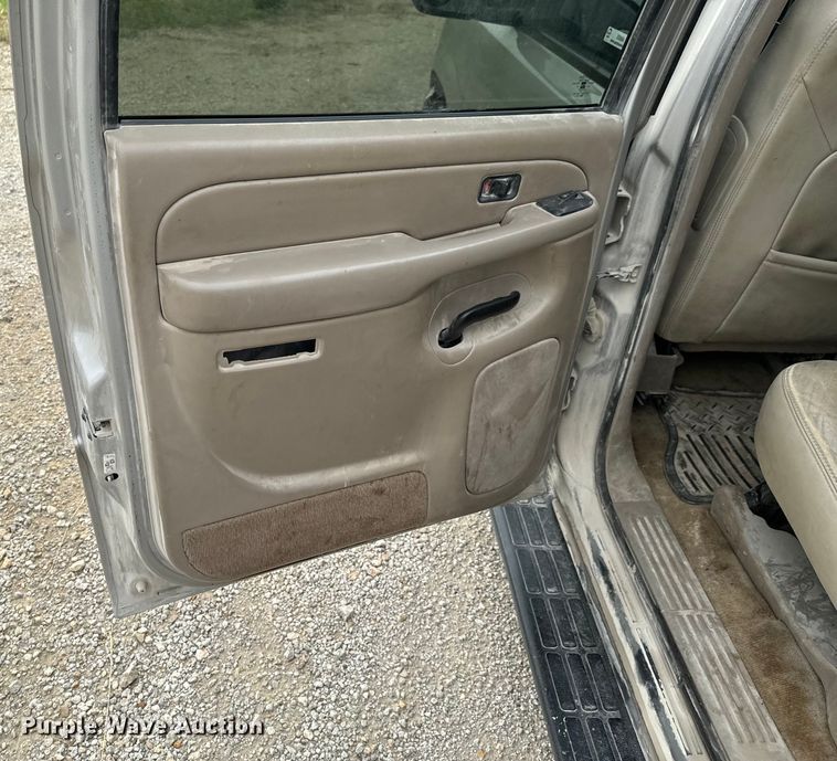 image for item DX0664 2004 GMC Yukon XL SUV