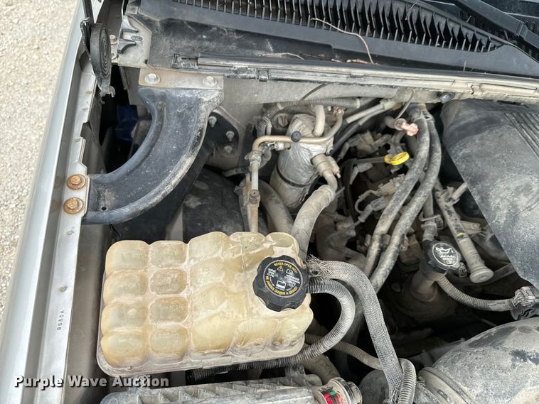 image for item DX0664 2004 GMC Yukon XL SUV