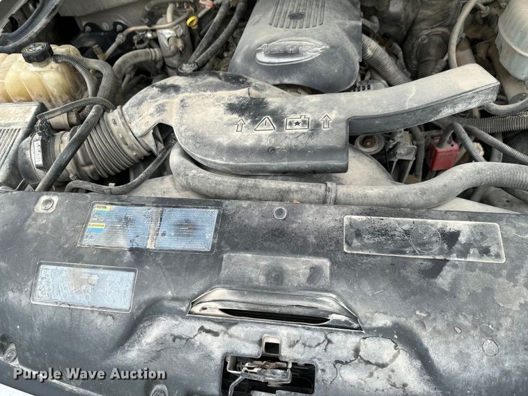 image for item DX0664 2004 GMC Yukon XL SUV