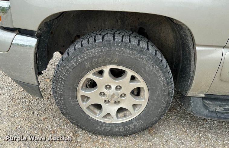 image for item DX0664 2004 GMC Yukon XL SUV