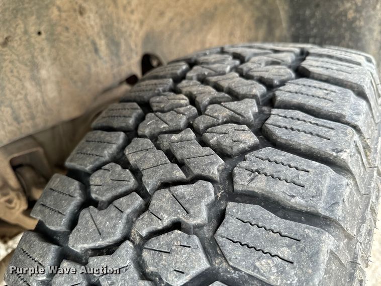 image for item DX0664 2004 GMC Yukon XL SUV