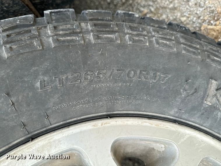 image for item DX0664 2004 GMC Yukon XL SUV