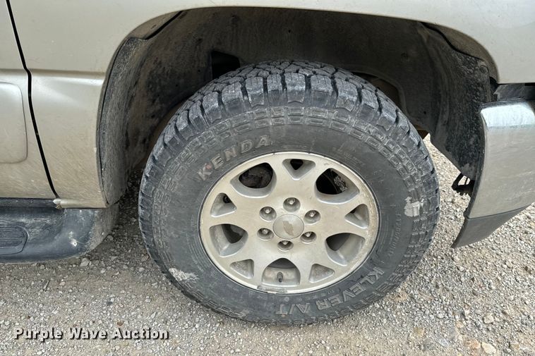 image for item DX0664 2004 GMC Yukon XL SUV