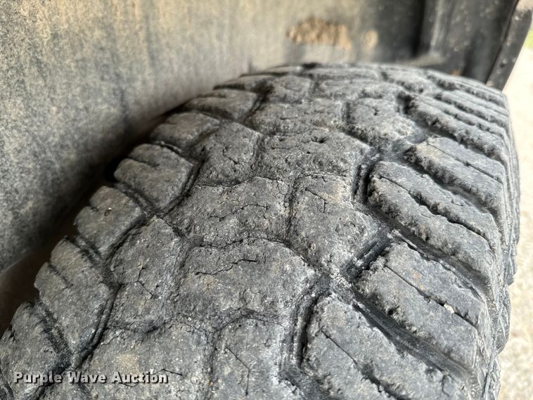 image for item DX0664 2004 GMC Yukon XL SUV