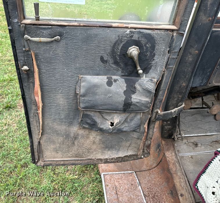 image for item DX0668 1923 Dodge Bros.  sedan