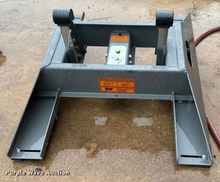 image for item DX0690 (2) B&W Companion fifth wheel hitches