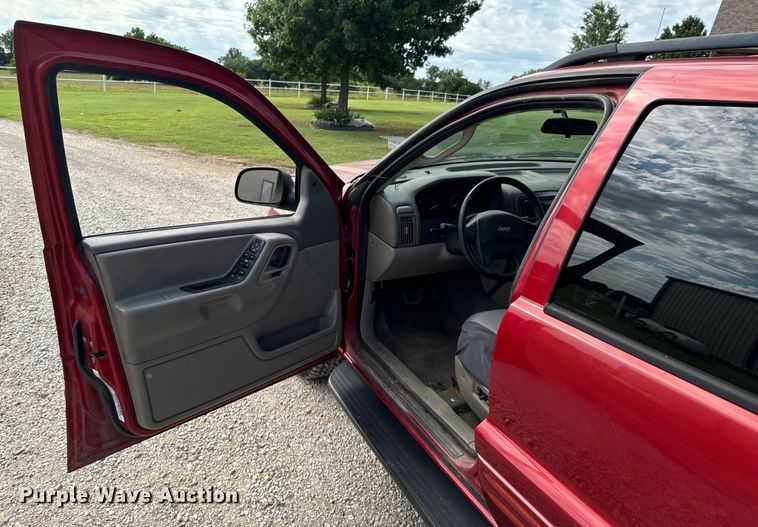 image for item DX0710 2004 Jeep Grand Cherokee SUV