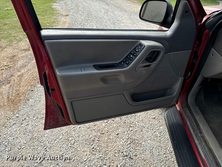 image for item DX0710 2004 Jeep Grand Cherokee SUV